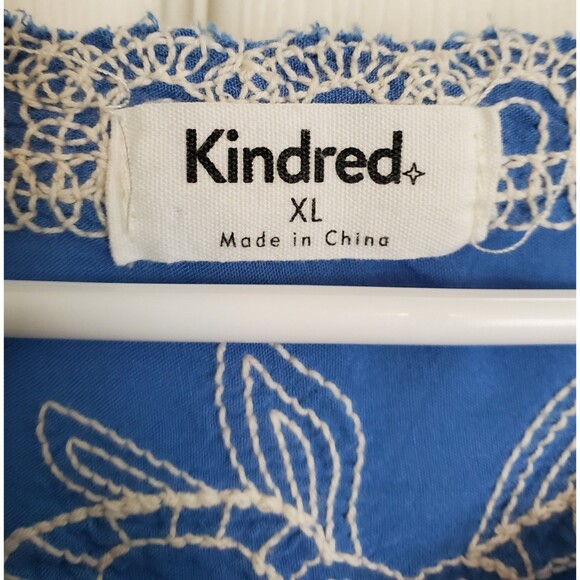 Kindred Womens Blouse Blue With Intricate White Embroidery Size XL Kimono Sleeve - Picture 2 of 5